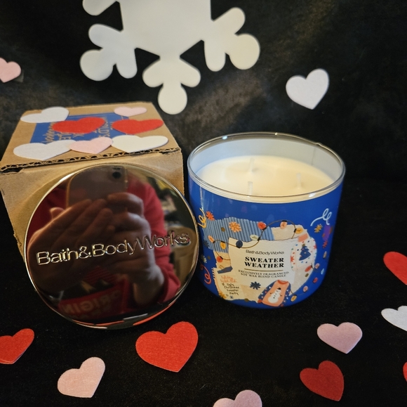NWT Bath & Body Works Sweater Weather 3-wick Candle - Blue and White - Picture 2 of 5